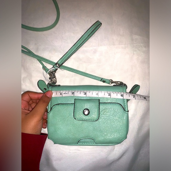 BUENO Small Wristlet Wallet Purse - Picture 7 of 9